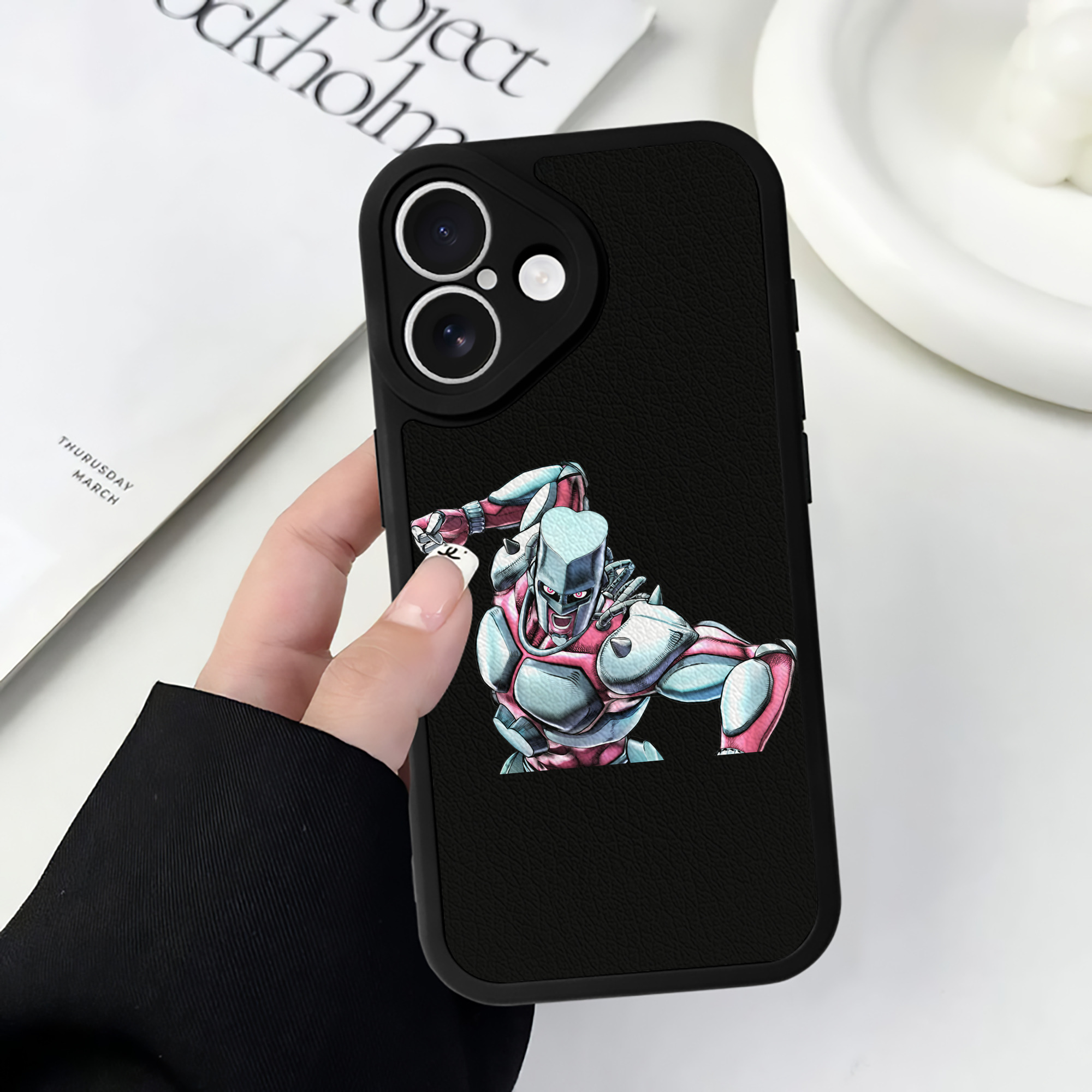 （画像用） ジョジョの奇妙な冒険 ひがしかた じょうすけ JoJo's Bizarre Adventure Higashikata Josuke 【iPhone 16シリーズ対応】シリコンスマホケース（レザー調） 材質：シリコン